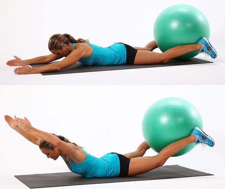 Boat with a ball exercise for fat burning in the buttocks and thighs