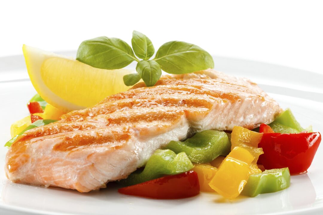 Steamed or grilled fish in a high protein diet